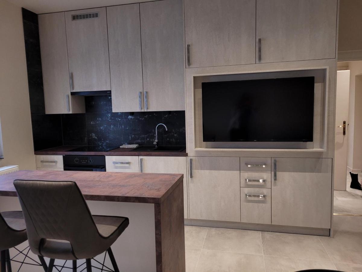 Lara II Apartman Debreţin Exterior foto