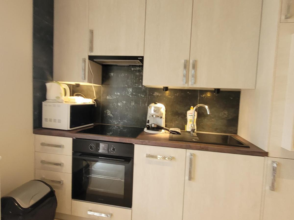 Lara II Apartman Debreţin Exterior foto