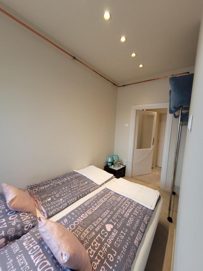 Lara II Apartman Debreţin Exterior foto