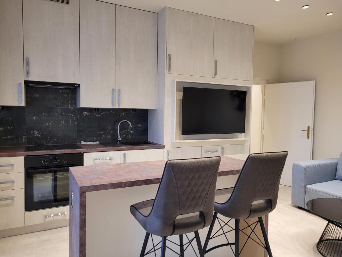 Lara II Apartman Debreţin Exterior foto