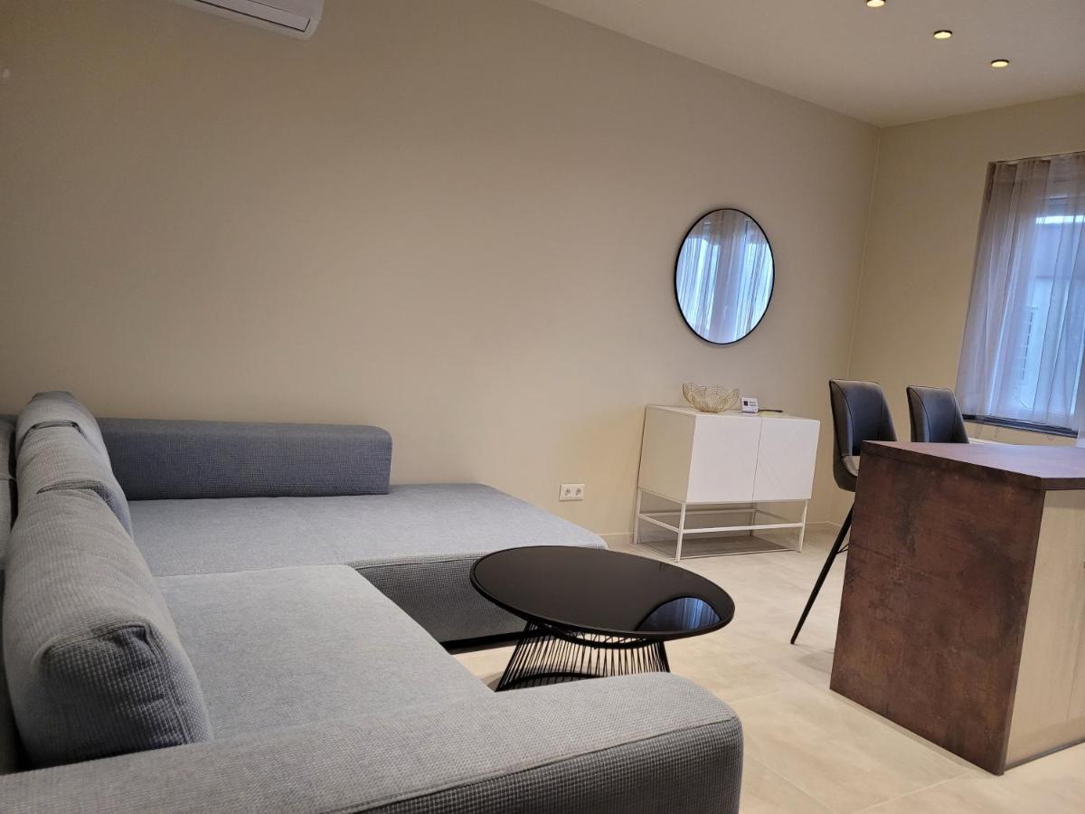 Lara II Apartman Debreţin Exterior foto